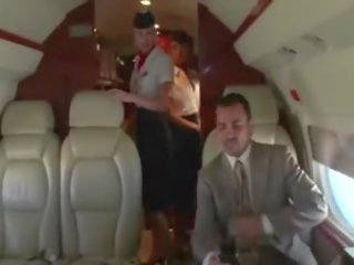 Desfrânat stewardesses suge lor clients greu putz pe the avion