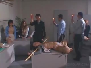 יפני x מדורג סרט עבד מוענש עם groovy דוֹנַג dripped ב שלה גוף
